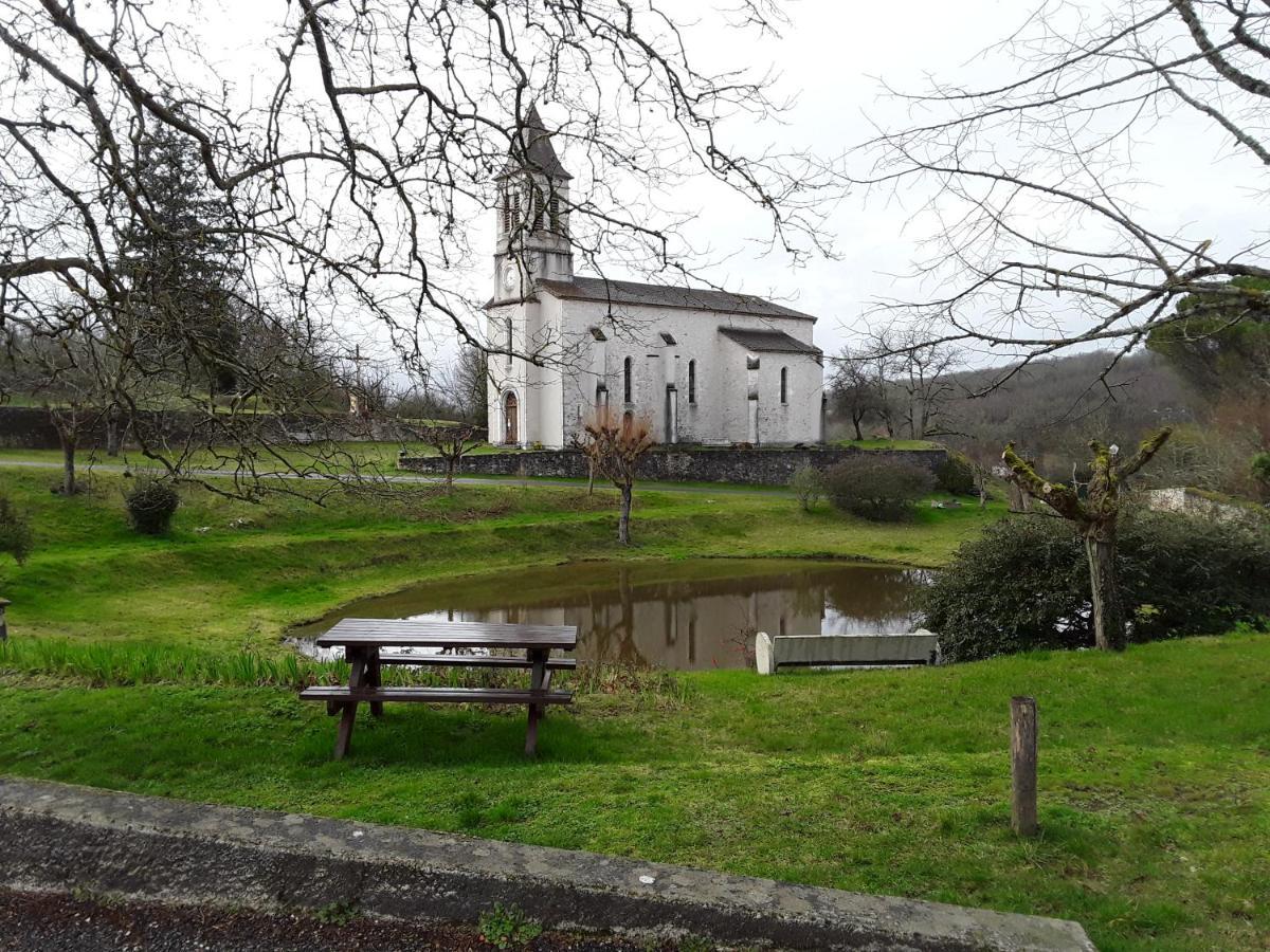 Les Charmes Du Lac Esclauzels Exterior photo