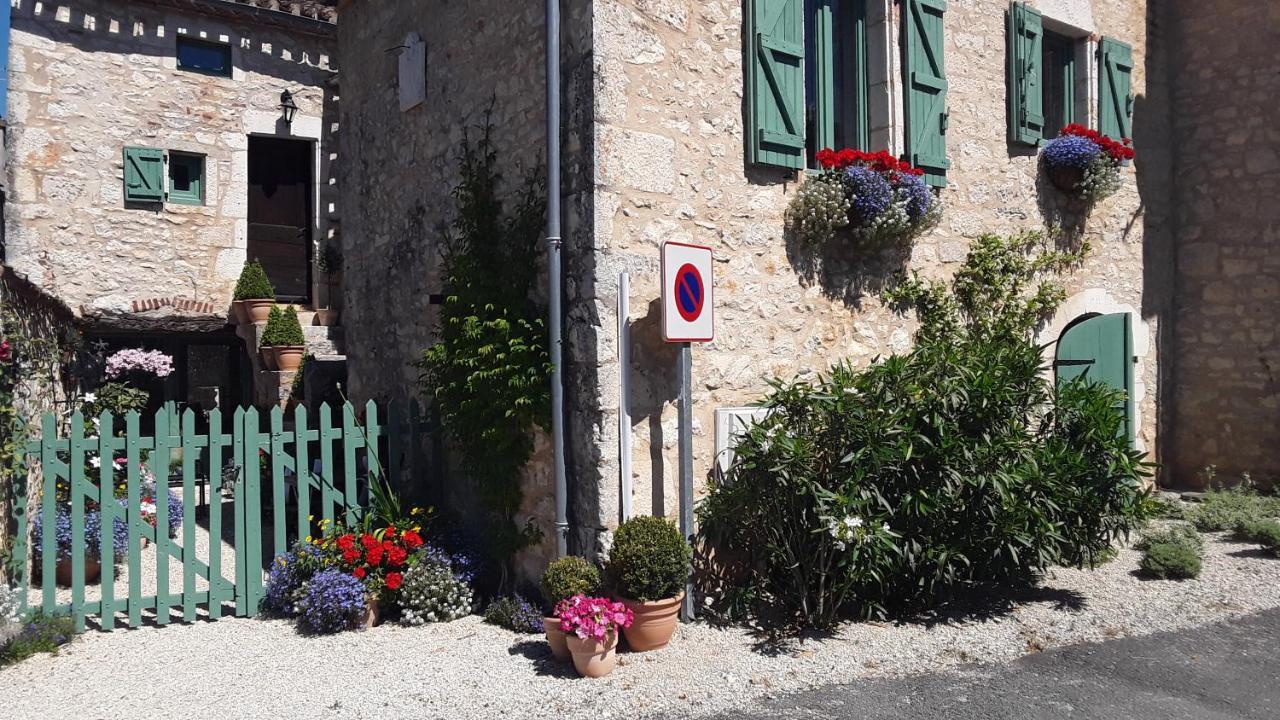 Les Charmes Du Lac Esclauzels Exterior photo